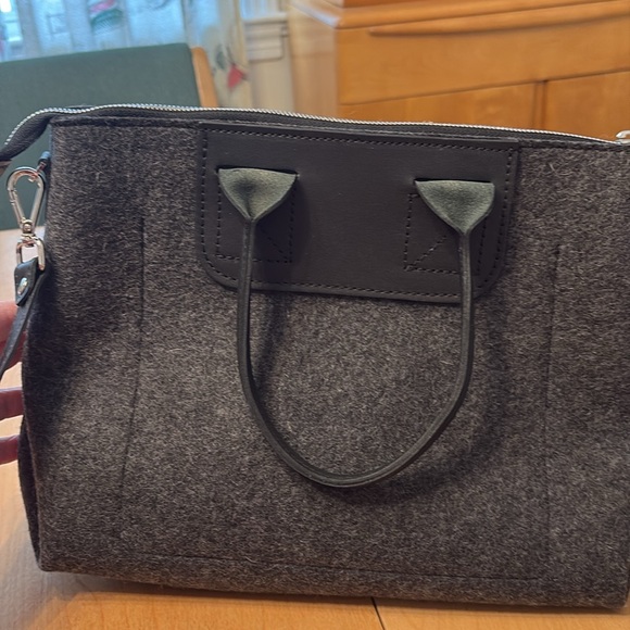 Graf Lantz Bedford Merino Wool Satchel with Detachable Cross Body Strap. - Picture 6 of 11